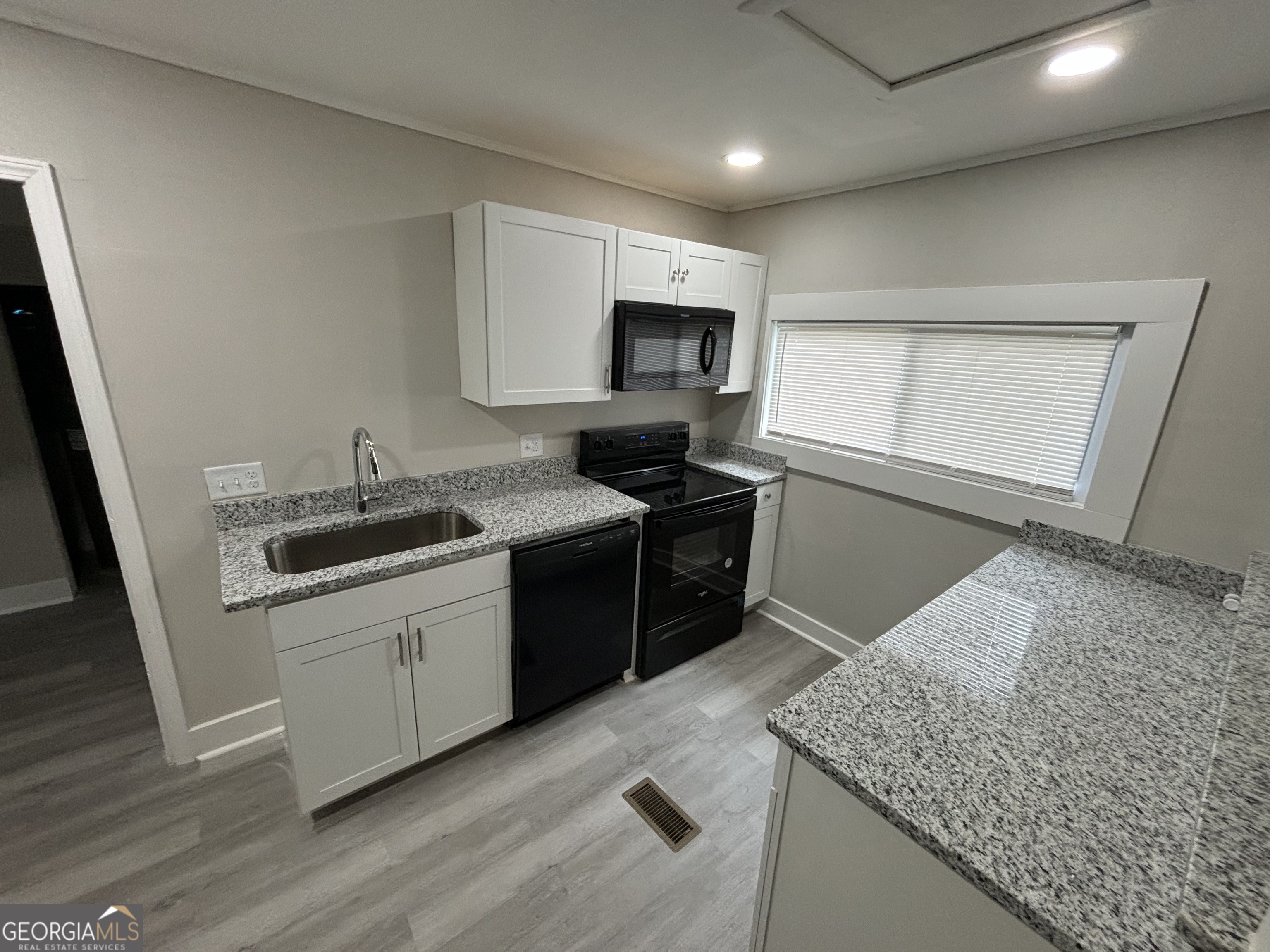 747 Harrold Street Property Photo 3