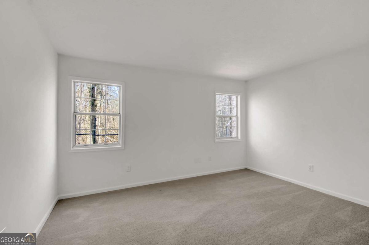 702 Glenleaf Drive Property Photo 7