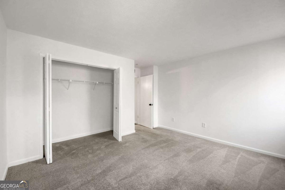 702 Glenleaf Drive Property Photo 8