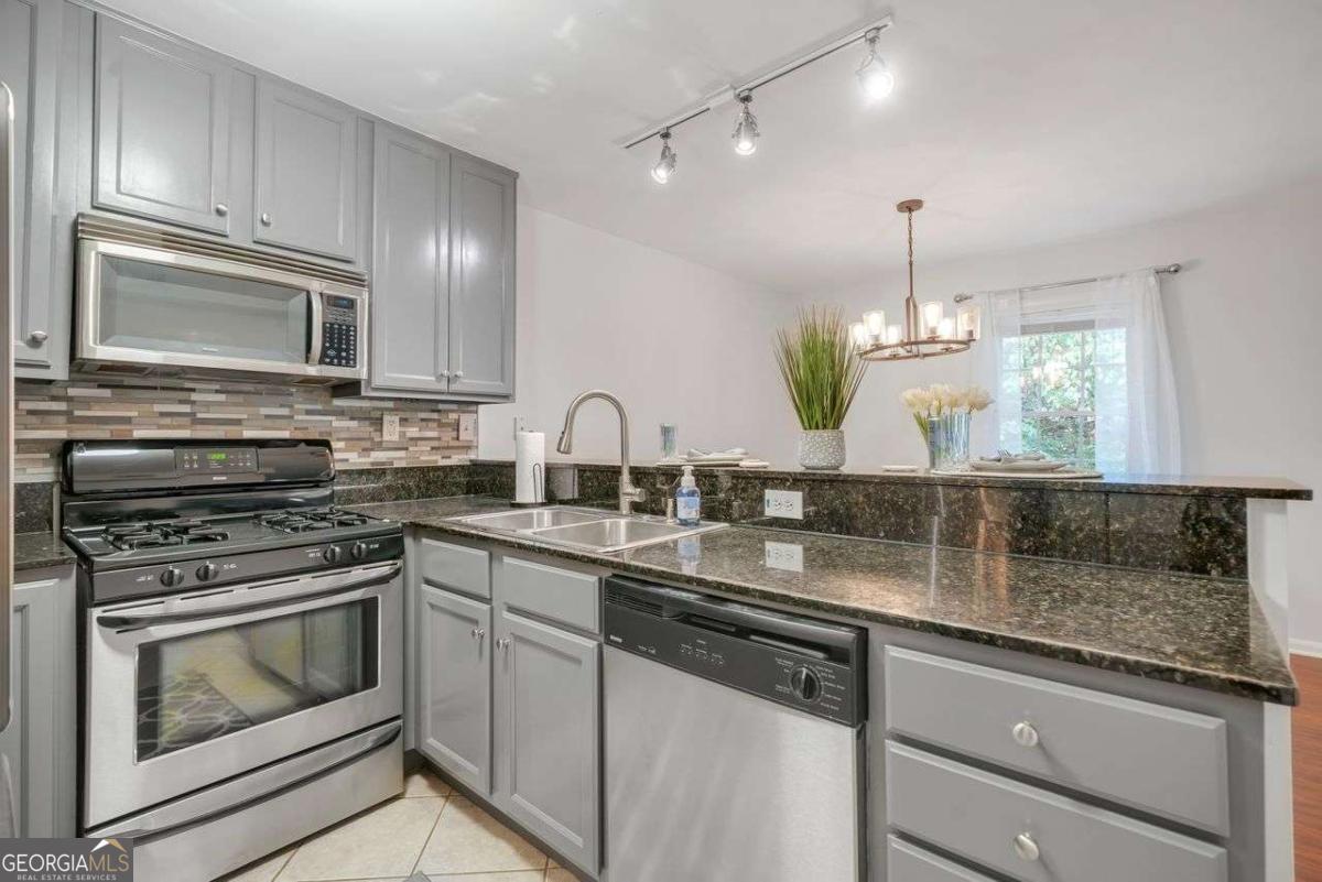 1445 Monroe Drive # F15 Property Photo 15