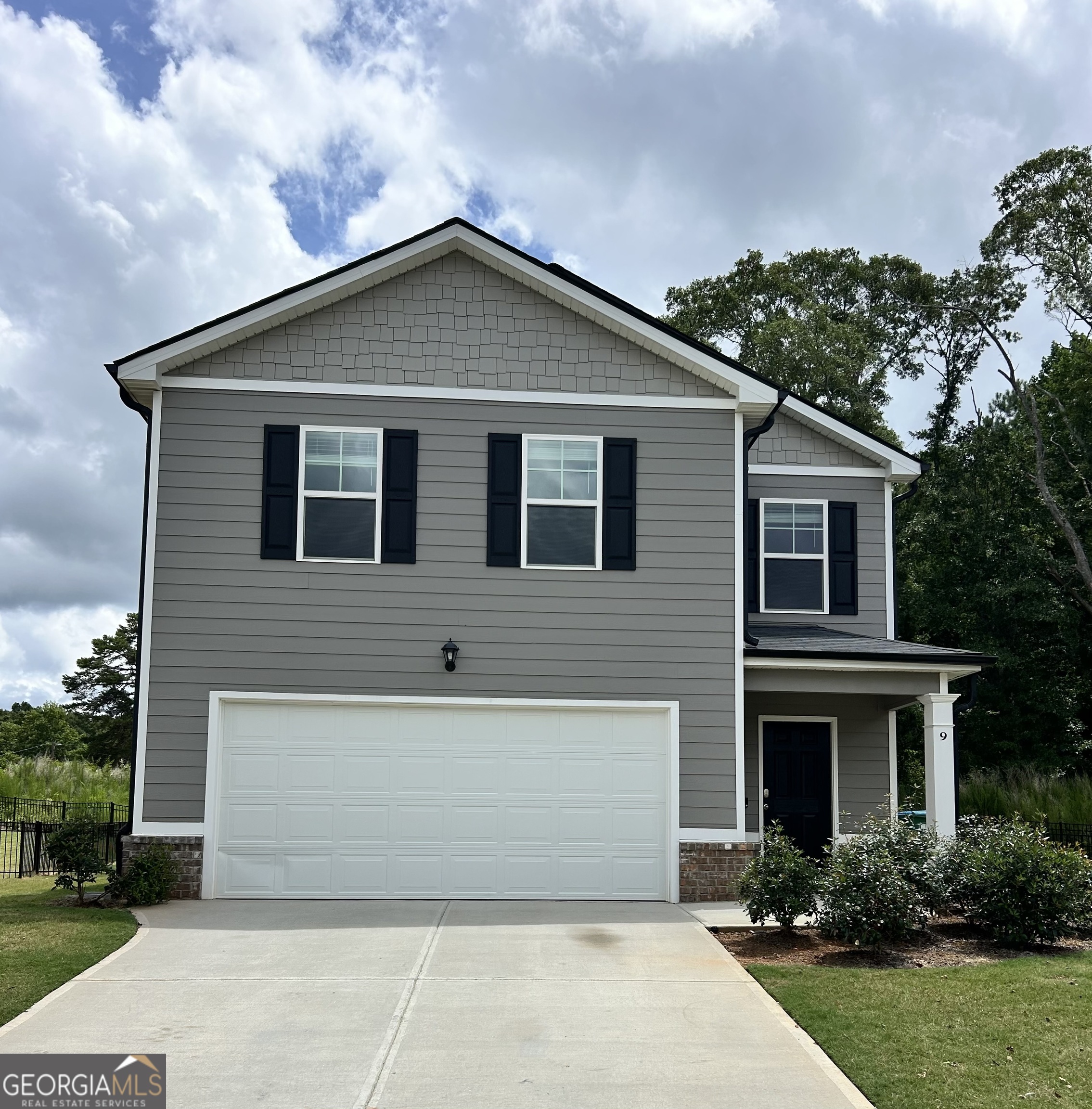 9 Charleston Court Property Photo 1