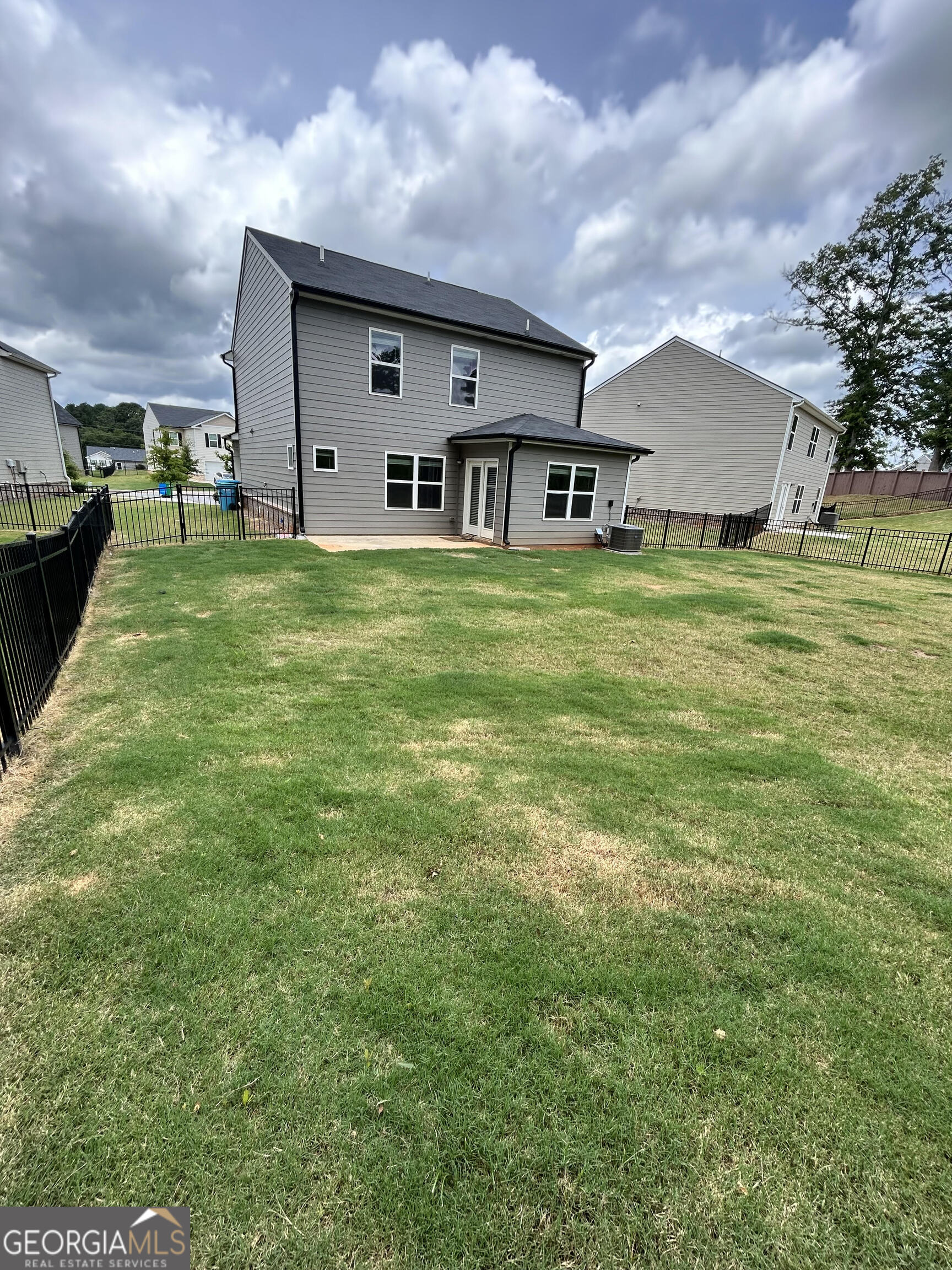 9 Charleston Court Property Photo 2