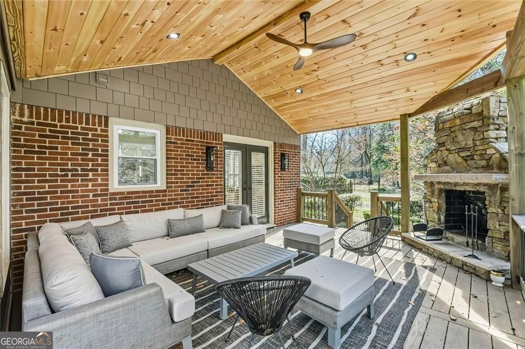 663 Amsterdam Avenue NE Property Photo 1
