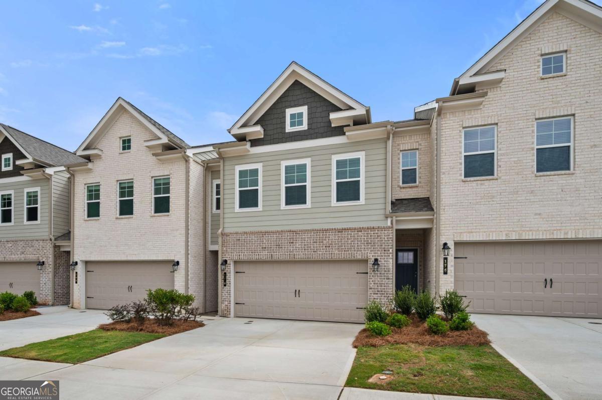 250 Abbotts Crossing Circle Property Photo 3