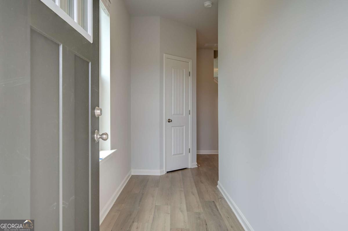 250 Abbotts Crossing Circle Property Photo 5
