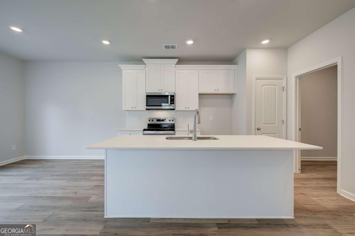 250 Abbotts Crossing Circle Property Photo 7