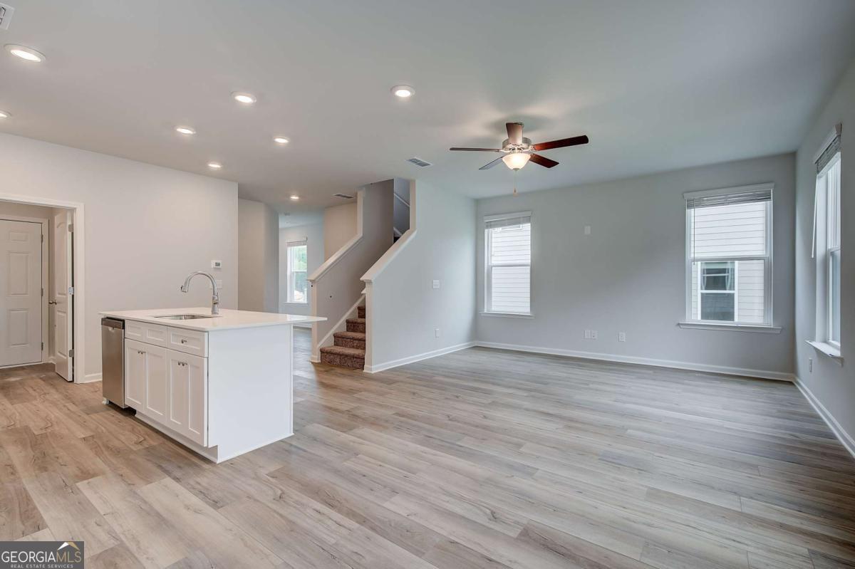 250 Abbotts Crossing Circle Property Photo 10