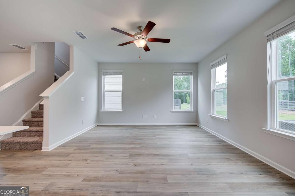 250 Abbotts Crossing Circle Property Photo 11