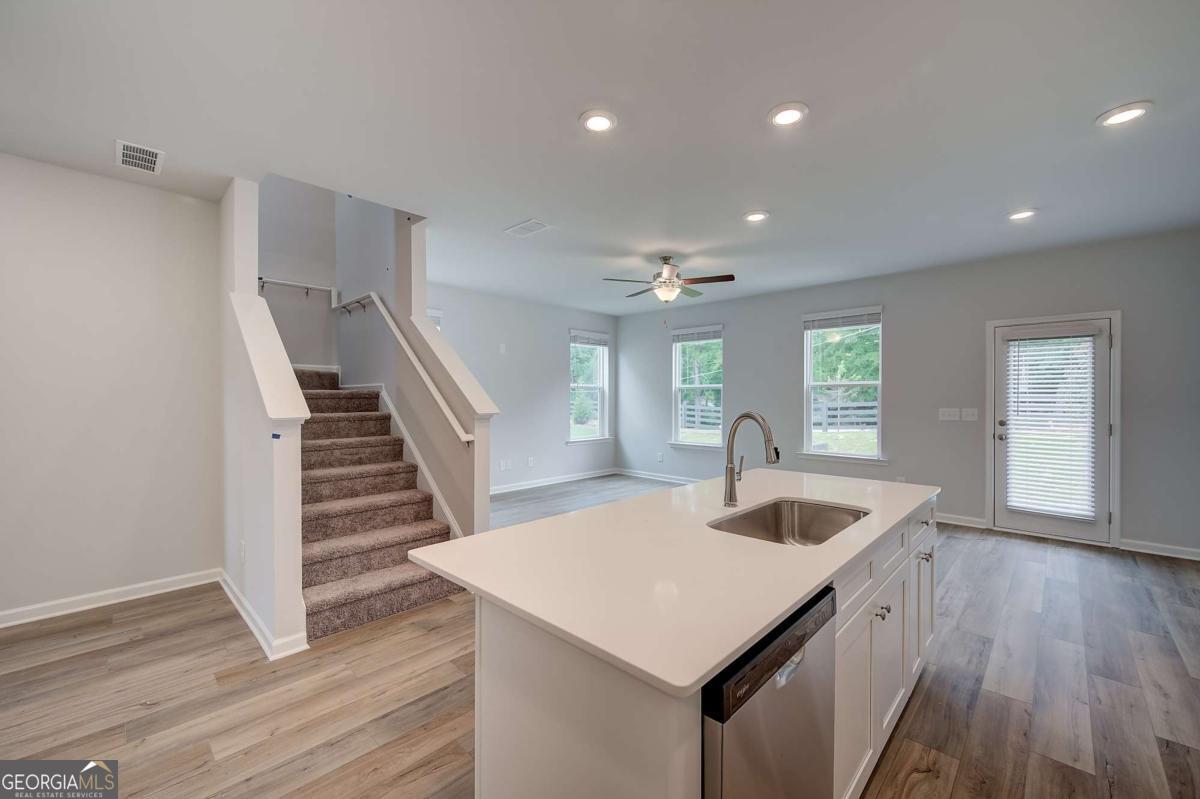 250 Abbotts Crossing Circle Property Photo 12