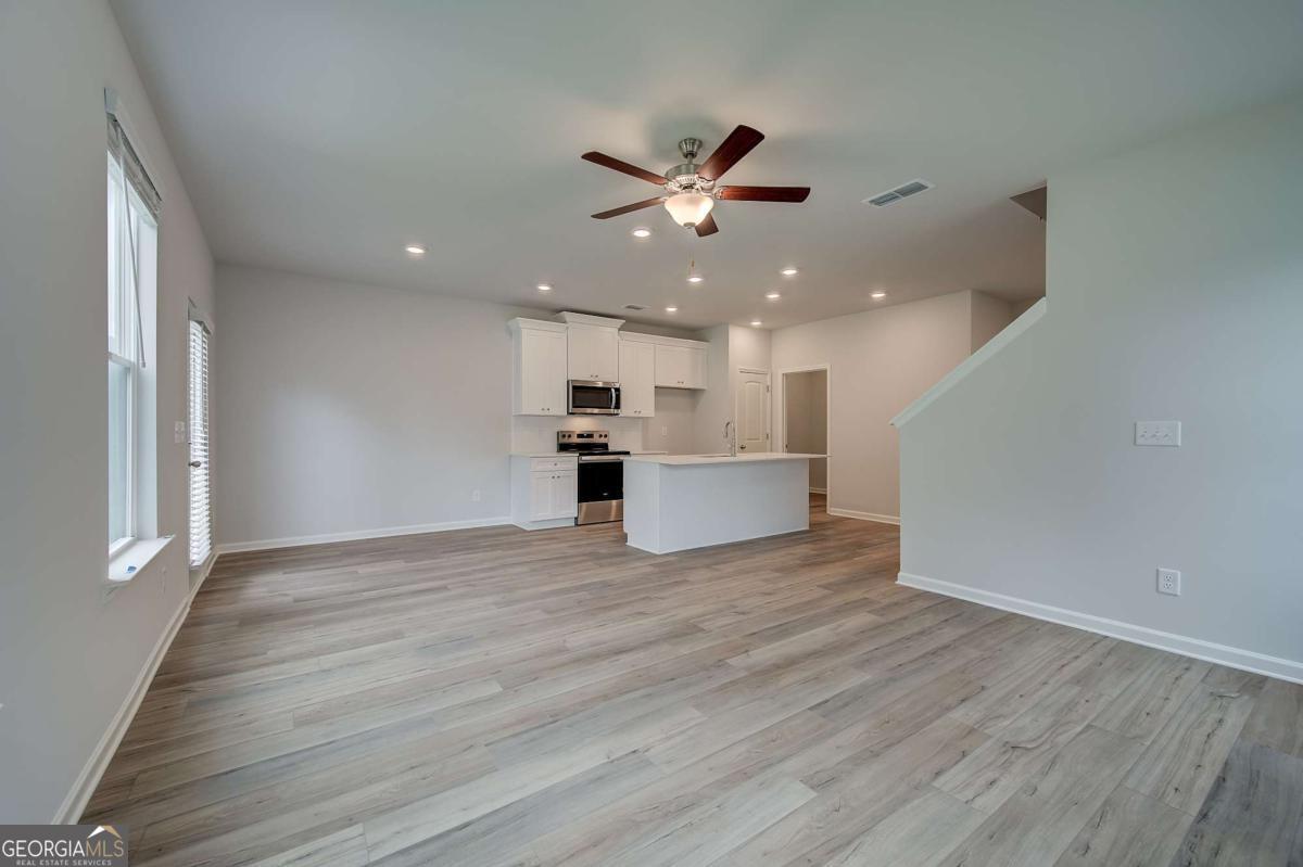 250 Abbotts Crossing Circle Property Photo 13