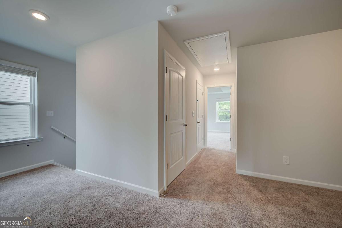 250 Abbotts Crossing Circle Property Photo 14