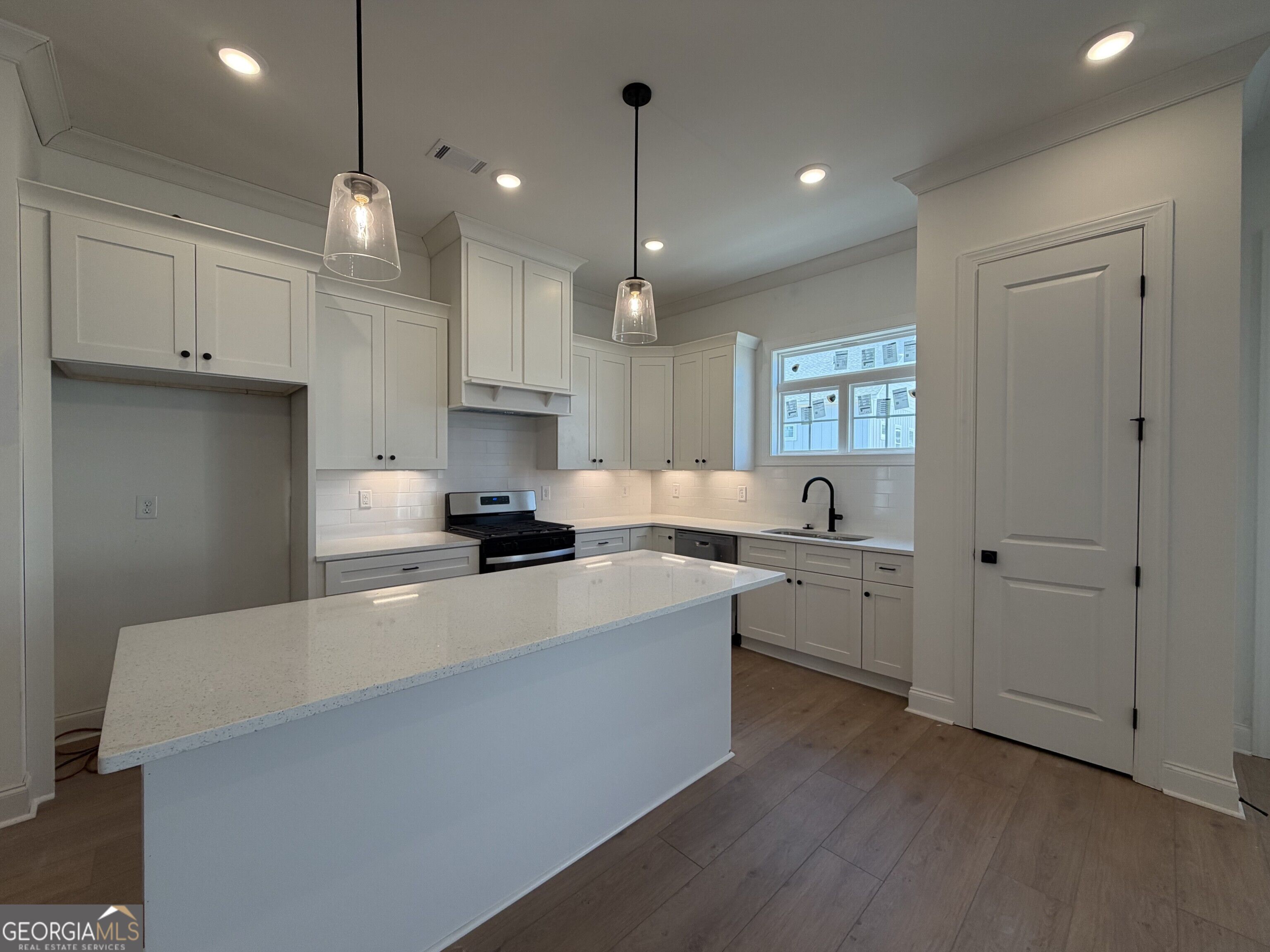 3952 Fulson Drive Property Photo 4
