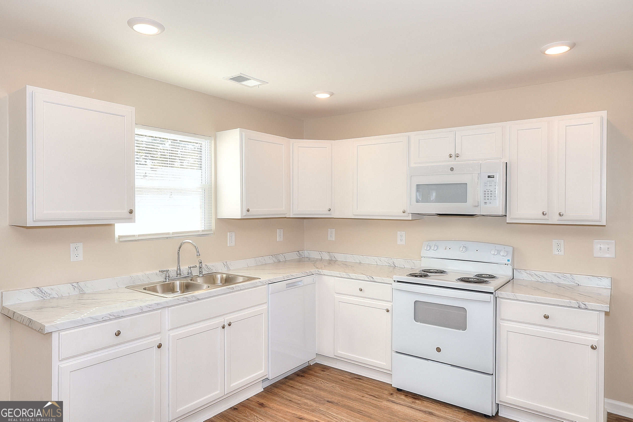 407 Wall Street Property Photo 11