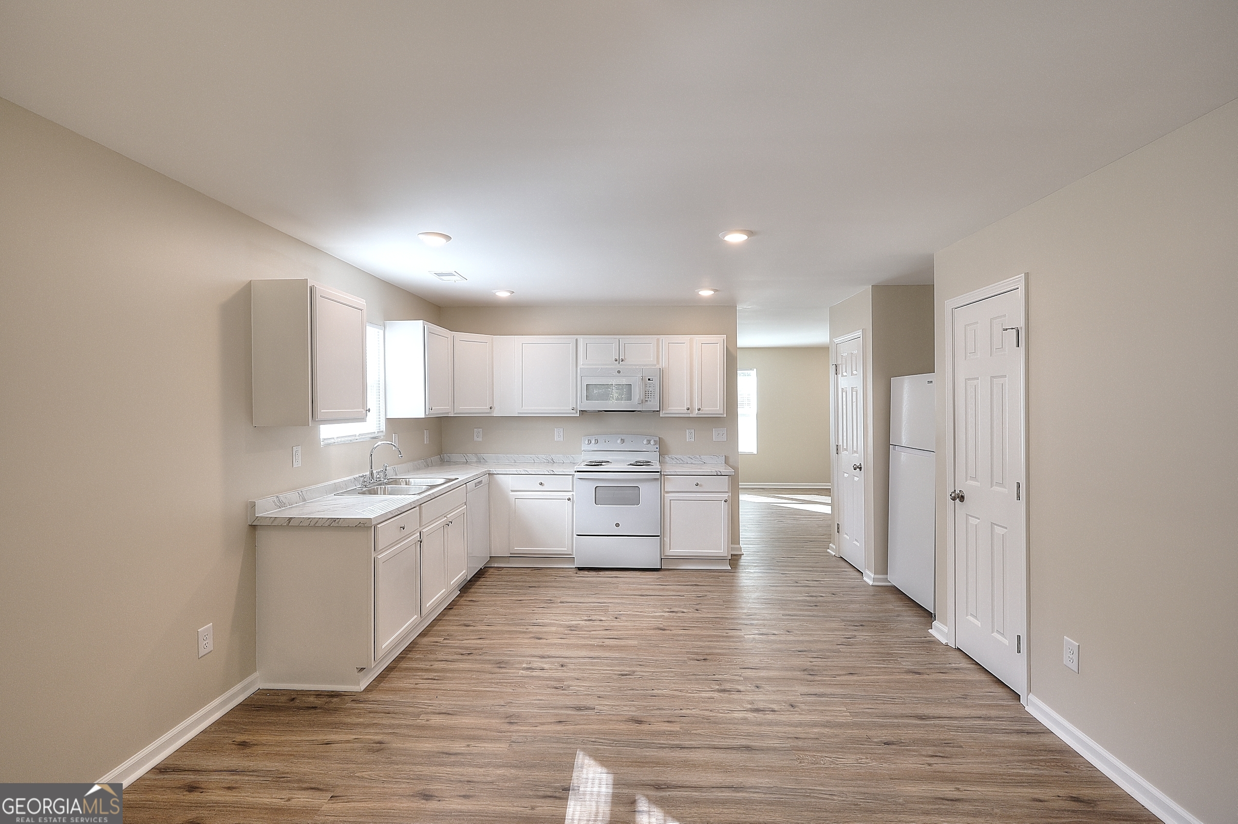 407 Wall Street Property Photo 12