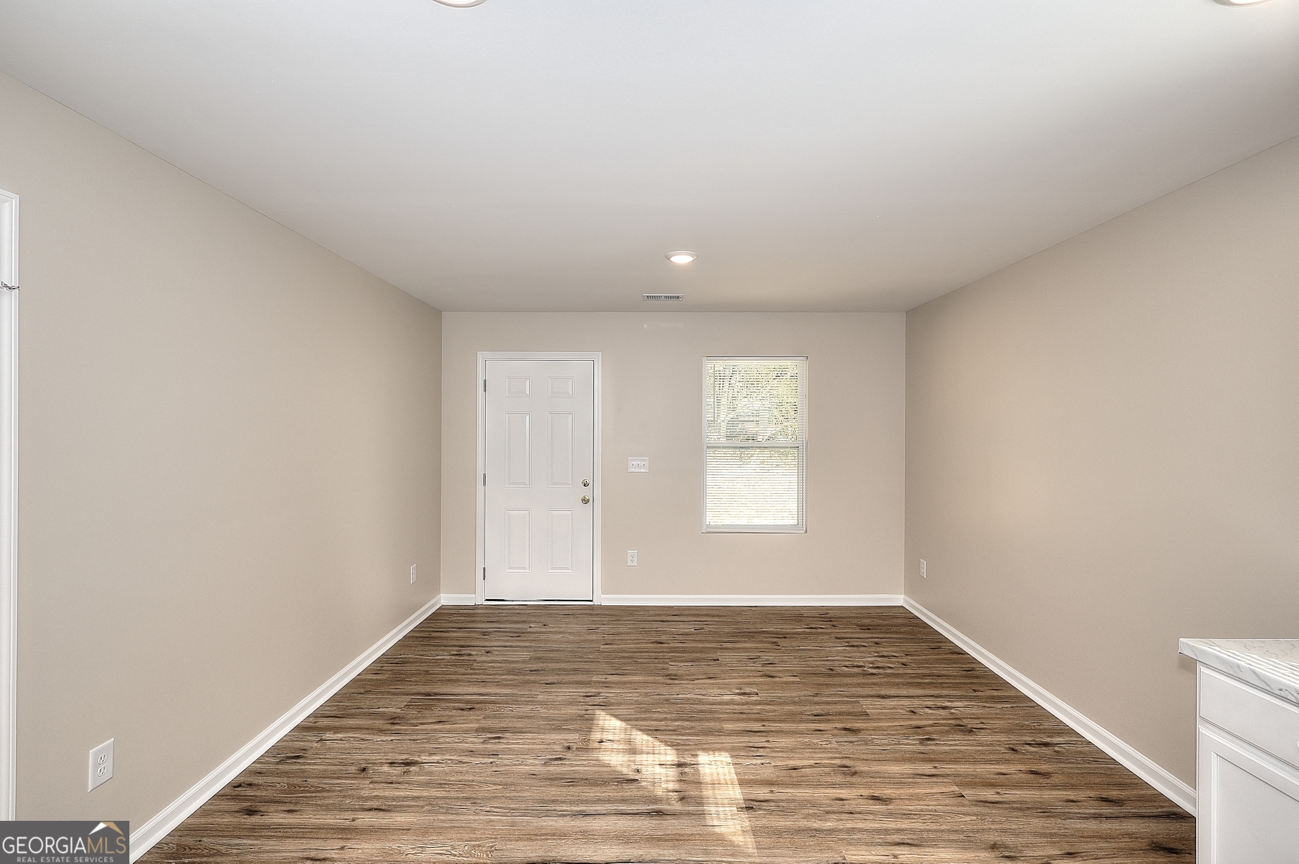 407 Wall Street Property Photo 13