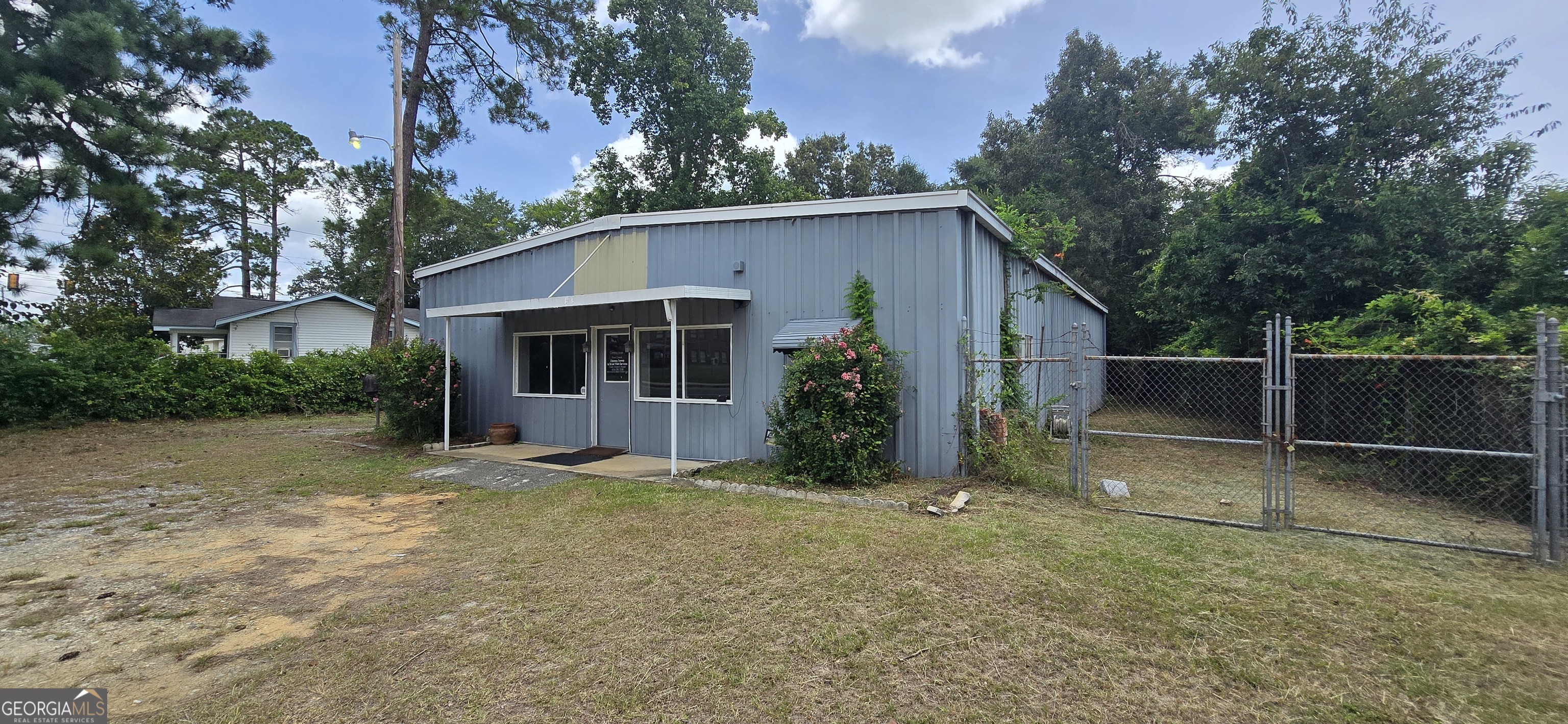 307 Saxon Street Property Photo 5