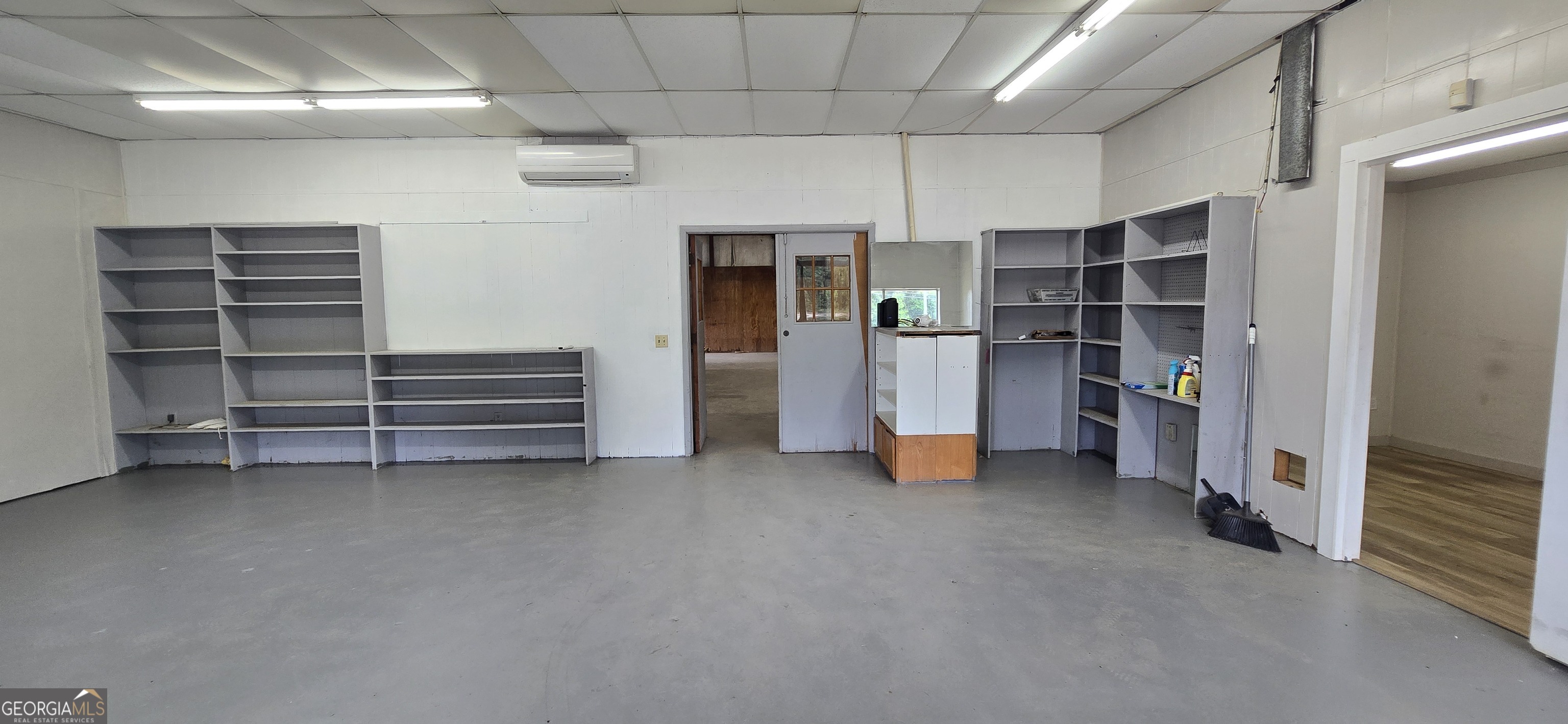 307 Saxon Street Property Photo 6