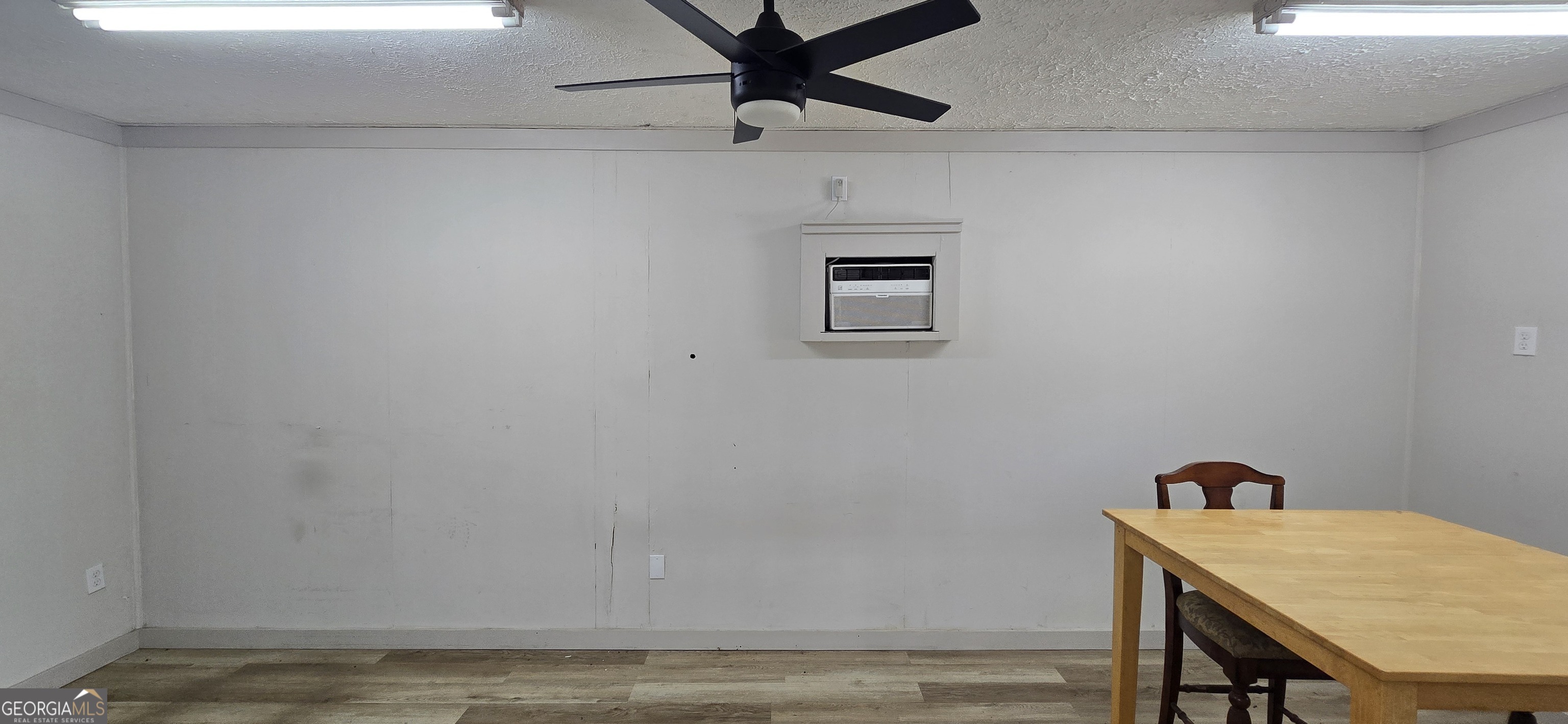 307 Saxon Street Property Photo 8