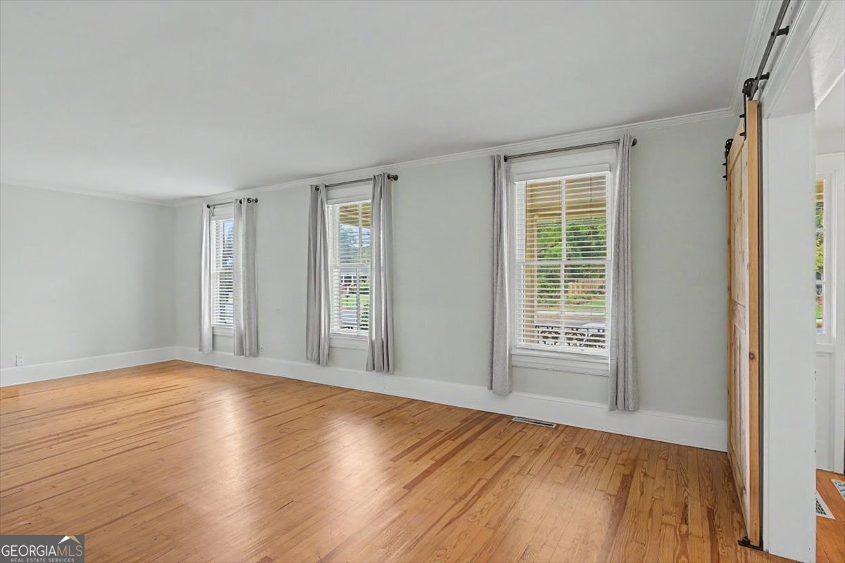311 N College Street Property Photo 10
