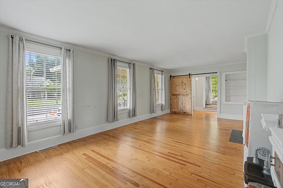 311 N College Street Property Photo 13