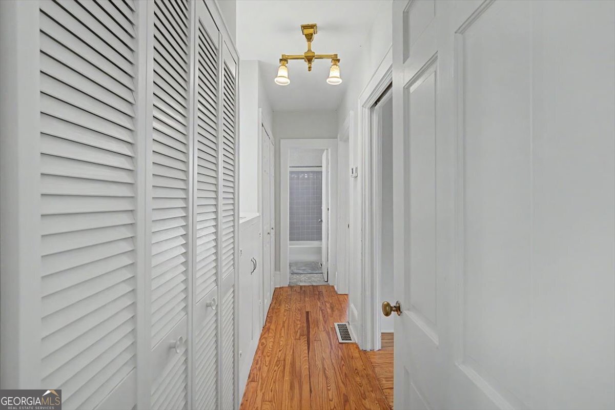 311 N College Street Property Photo 14