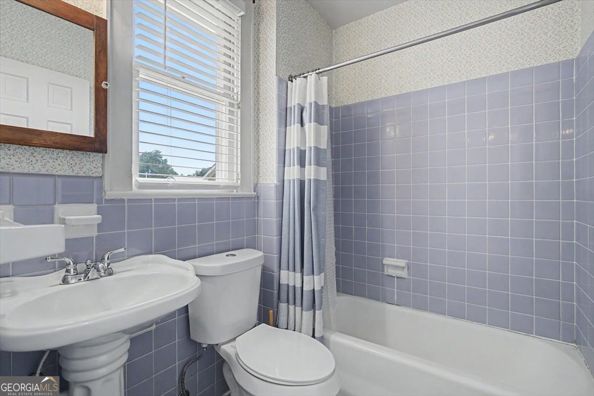 311 N College Street Property Photo 17