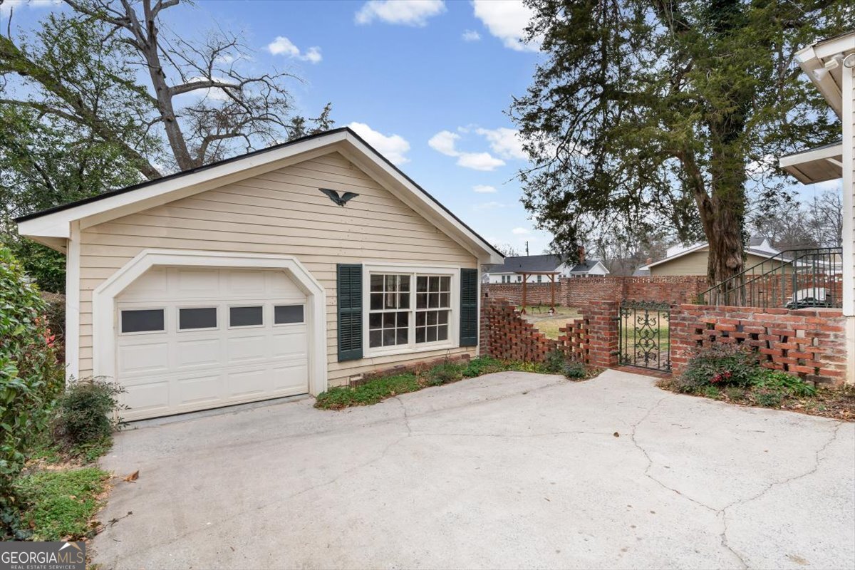 311 N College Street Property Photo 52