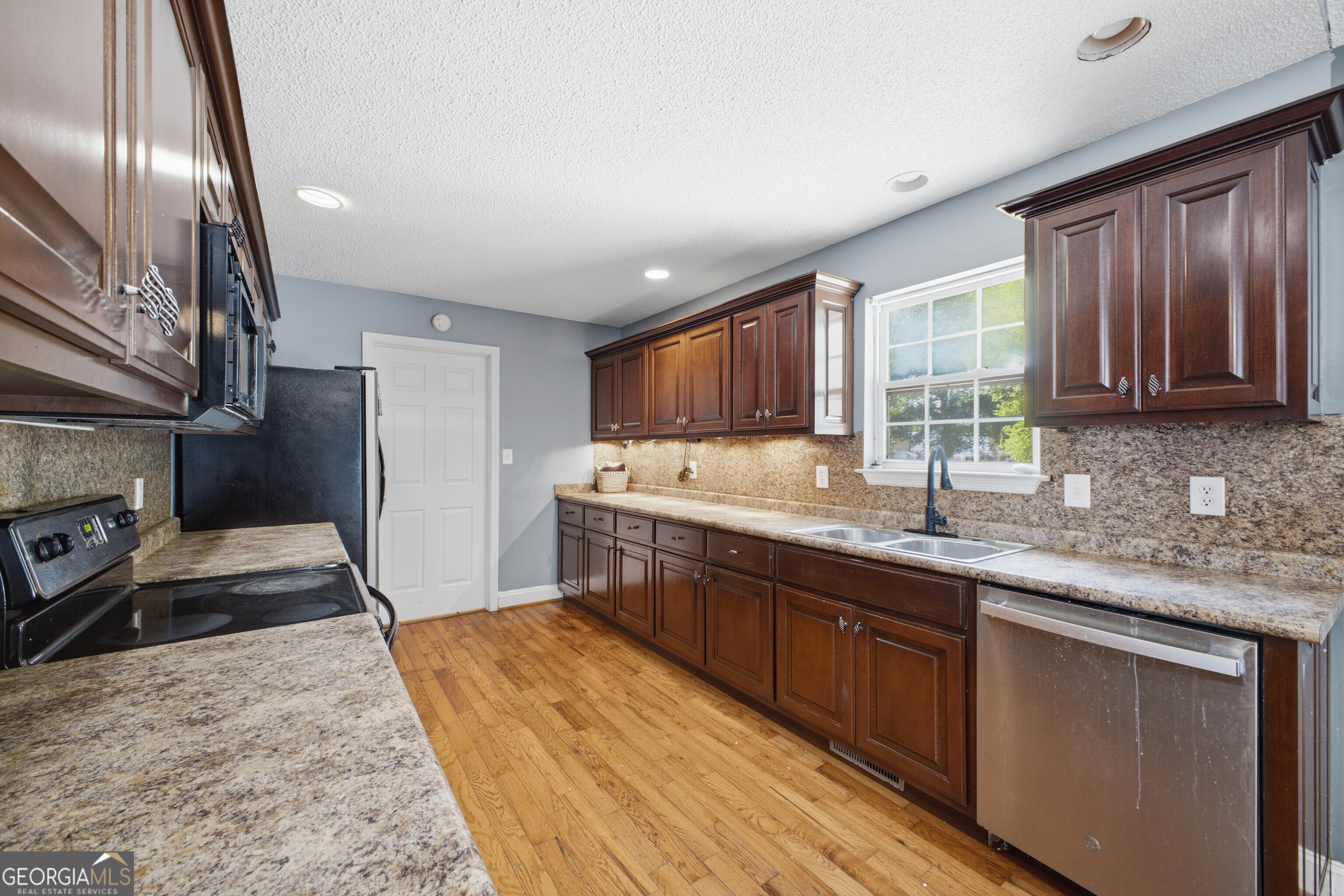 201 Briarwood Circle Property Photo 8