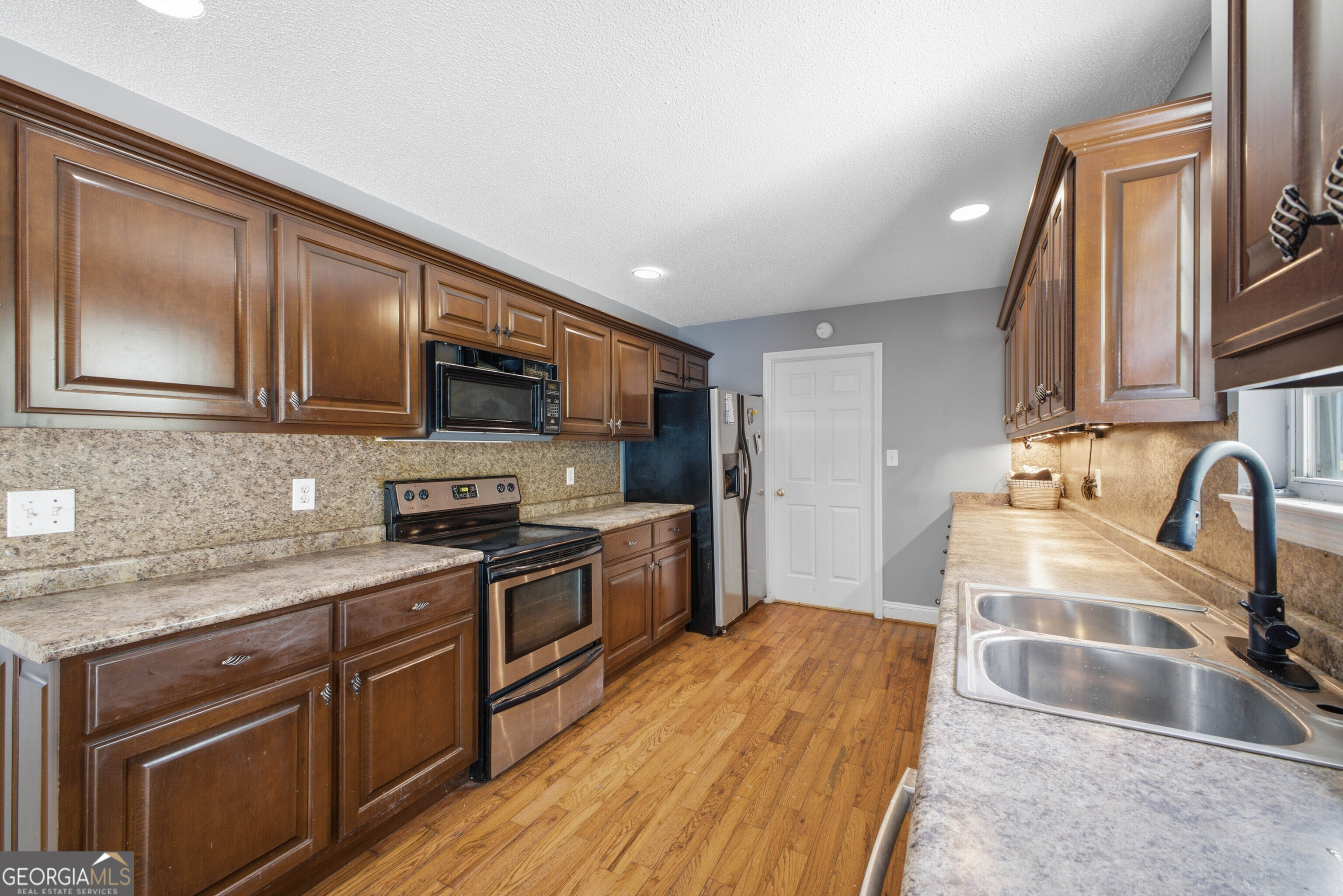 201 Briarwood Circle Property Photo 9