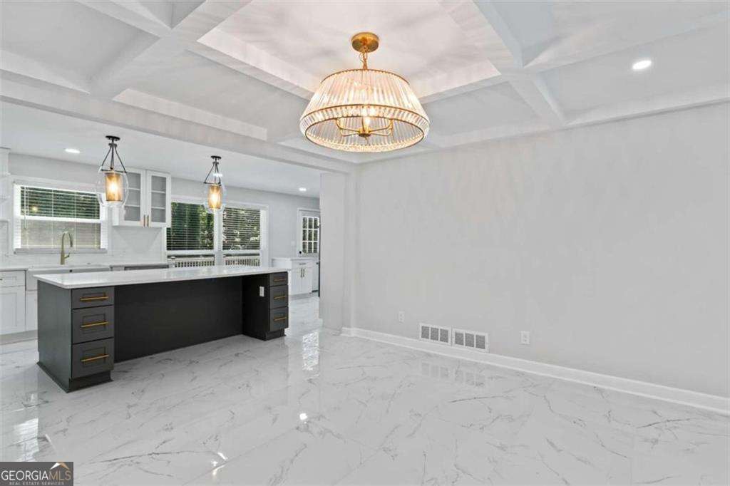2023 Stoneleigh Drive Property Photo 7