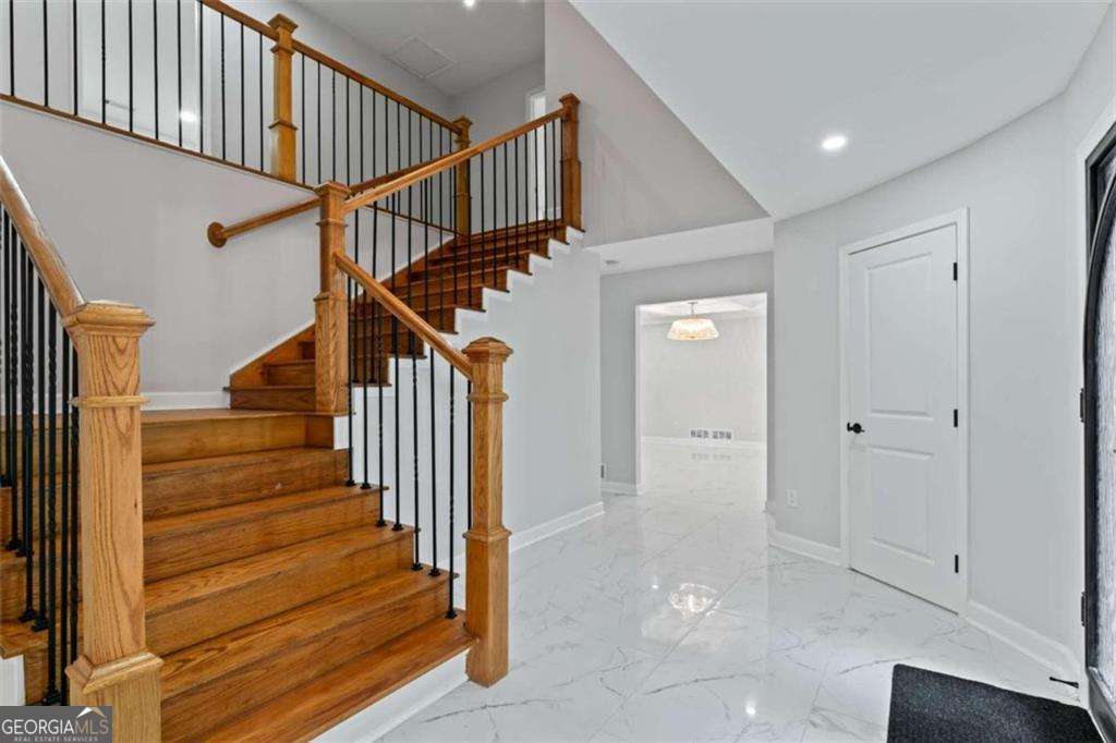 2023 Stoneleigh Drive Property Photo 9