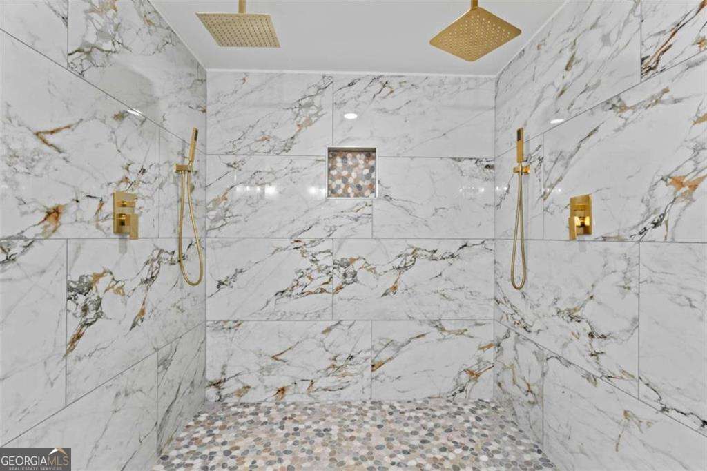 2023 Stoneleigh Drive Property Photo 13
