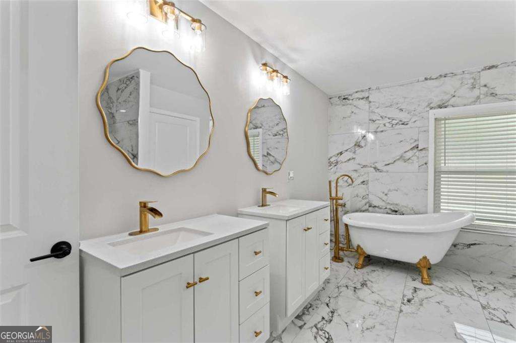 2023 Stoneleigh Drive Property Photo 14