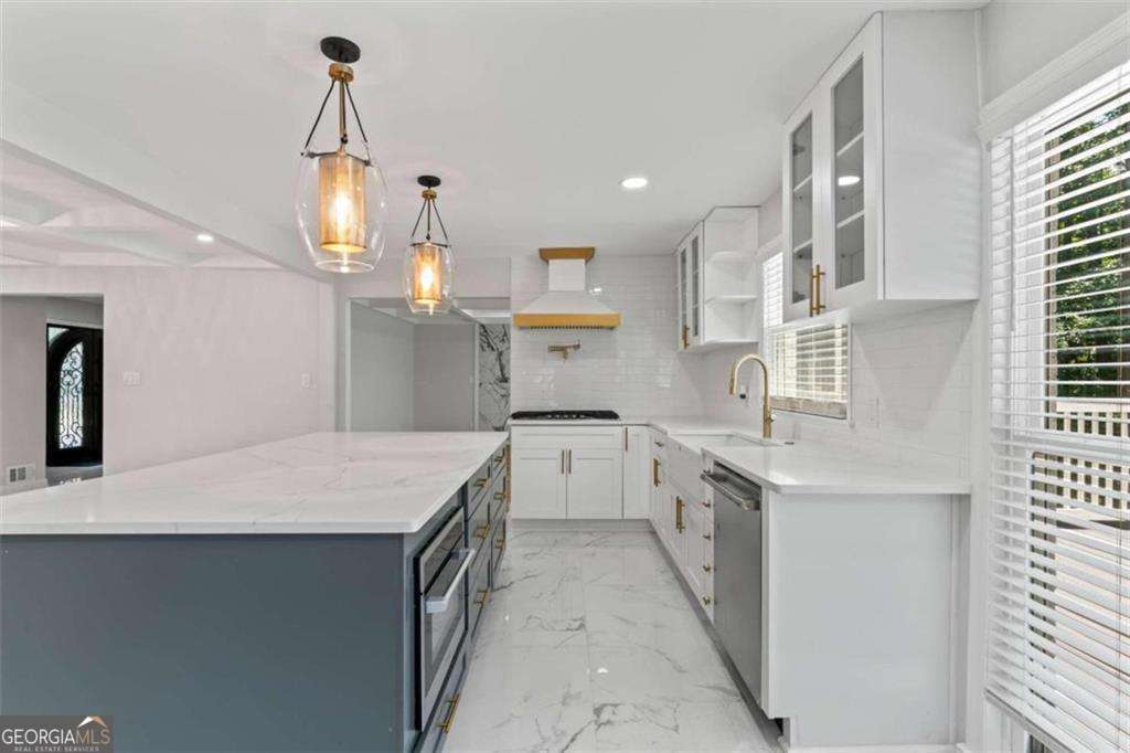 2023 Stoneleigh Drive Property Photo 18