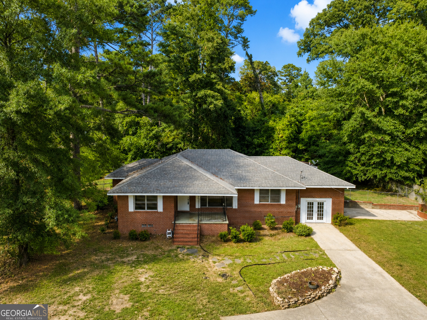 723 Winchester Circle Property Photo 1