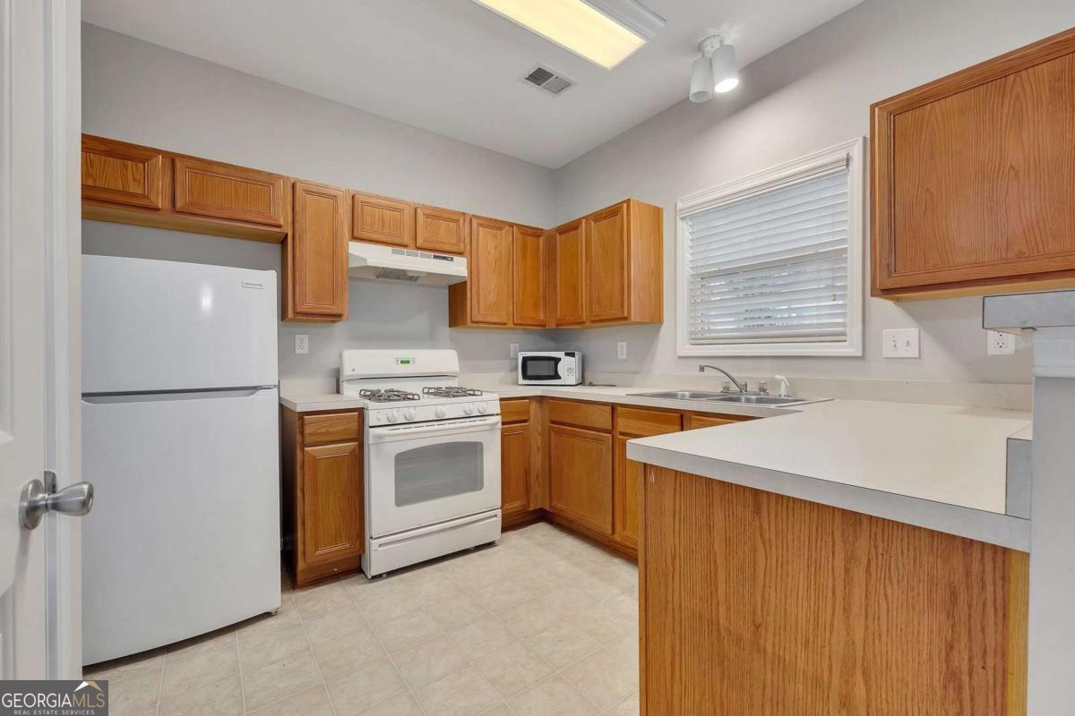 834 Ash Street Property Photo 10