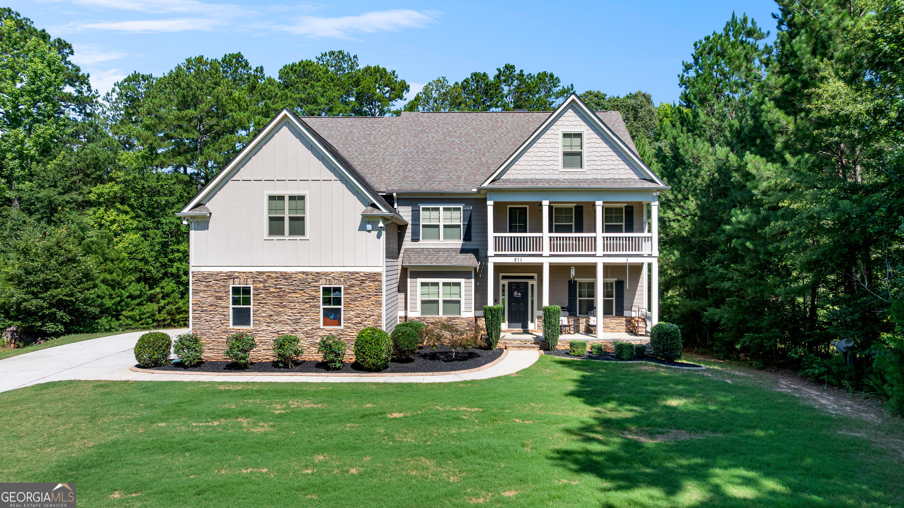 211 Fox Hall Crossing W Property Photo 1