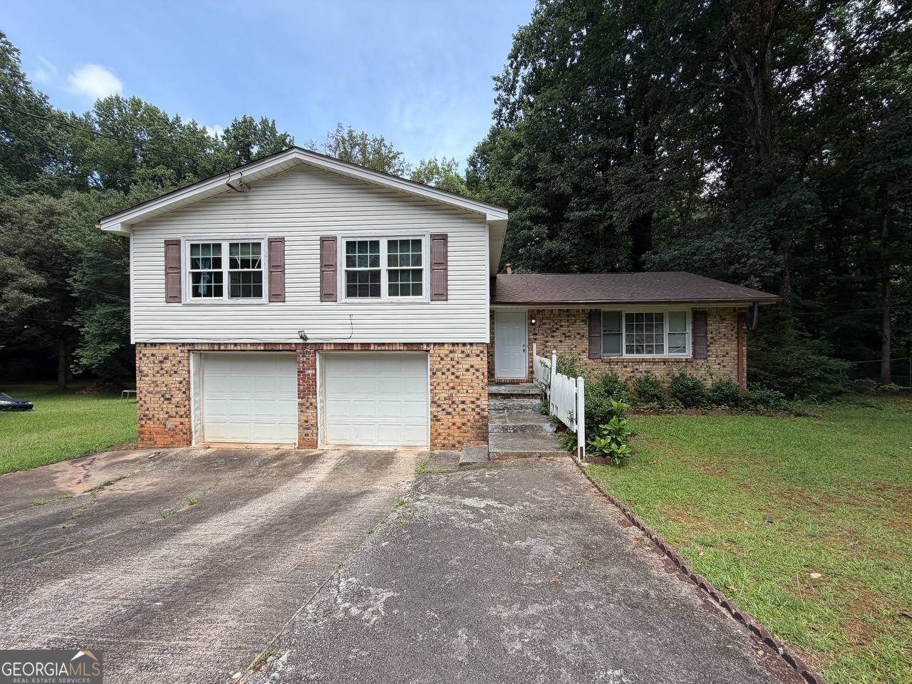 221 Lucan Way Property Photo 2