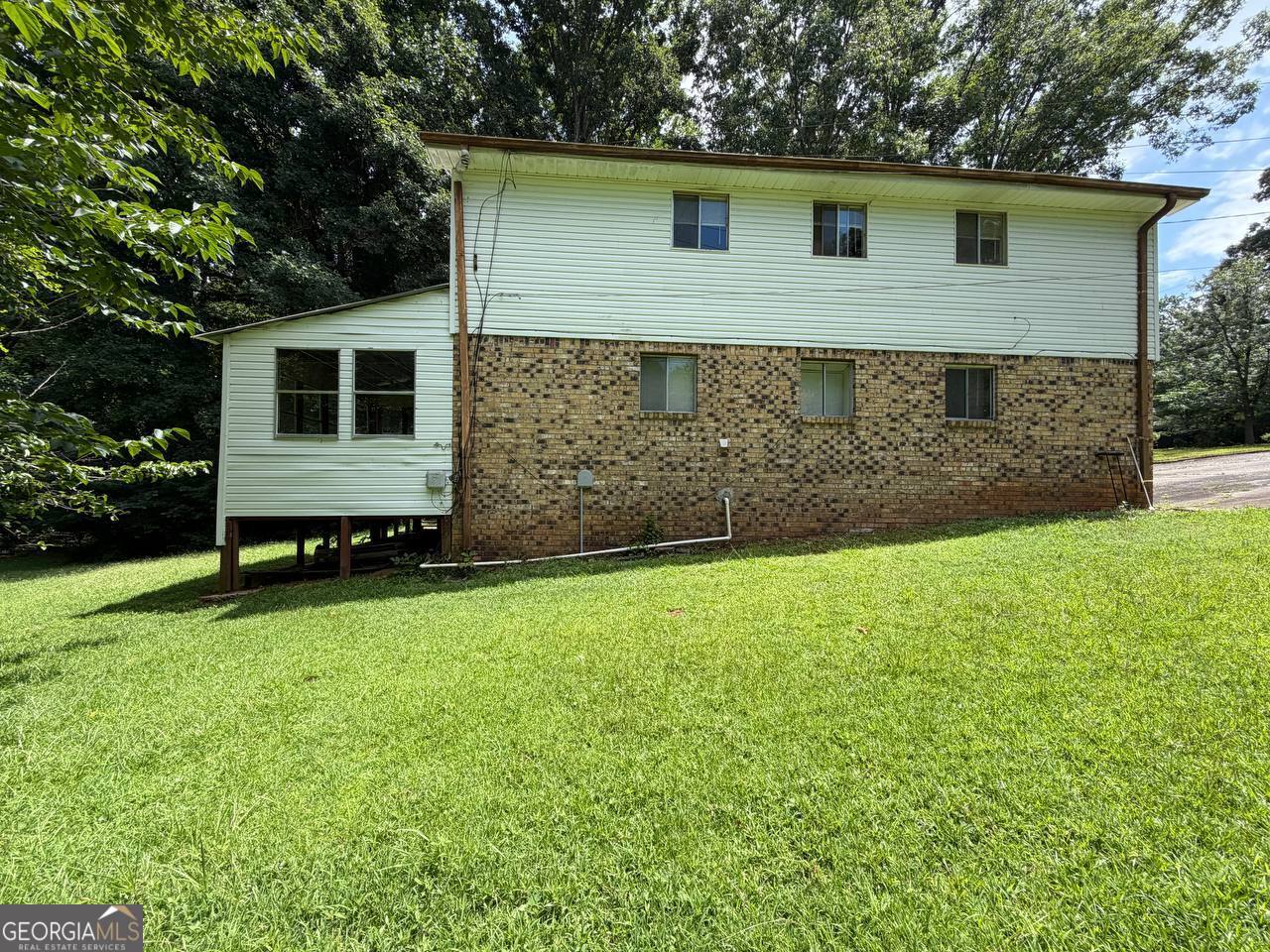 221 Lucan Way Property Photo 7