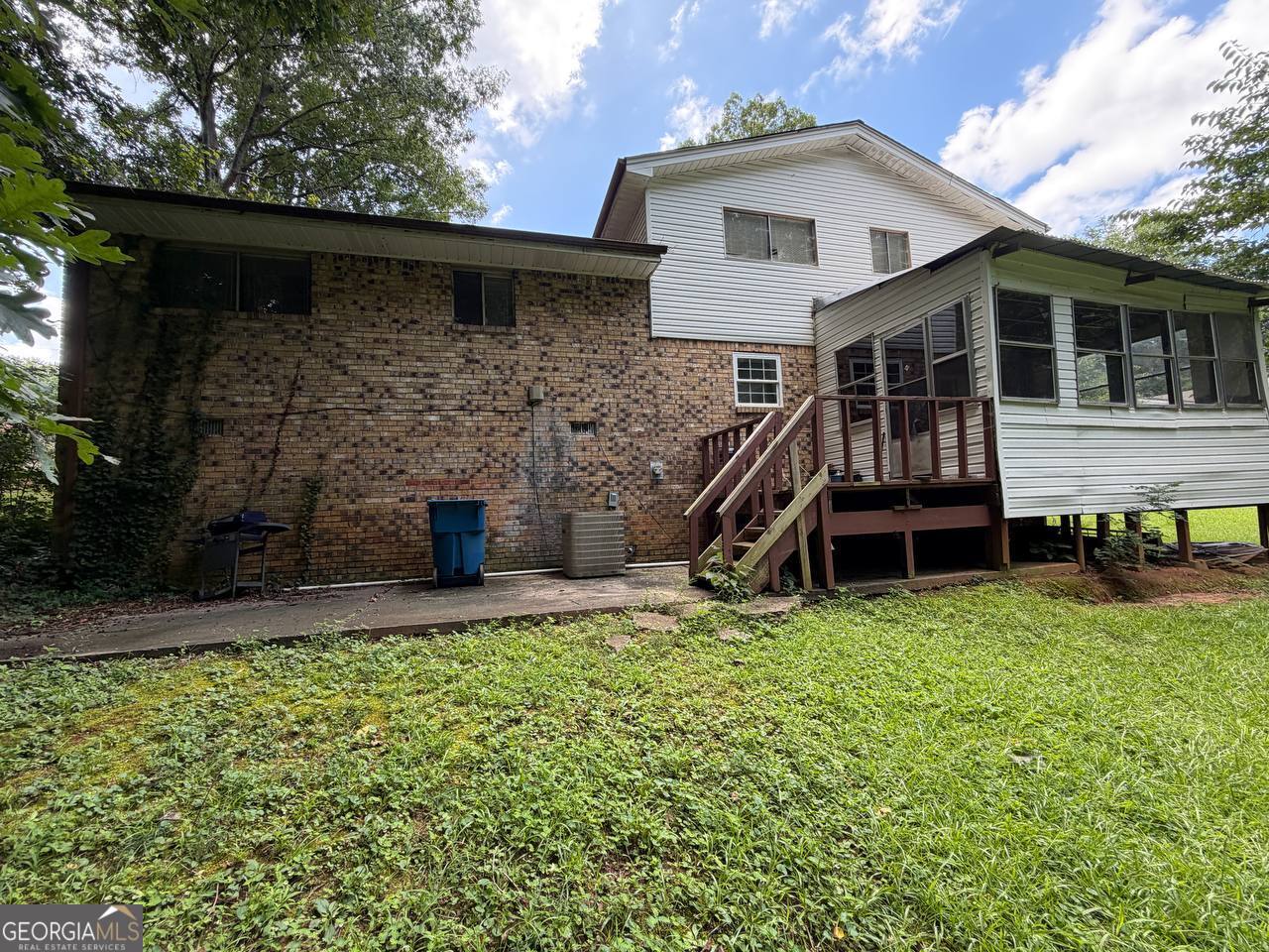 221 Lucan Way Property Photo 14
