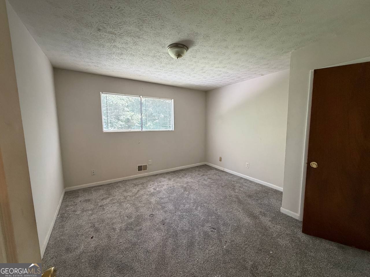 221 Lucan Way Property Photo 26