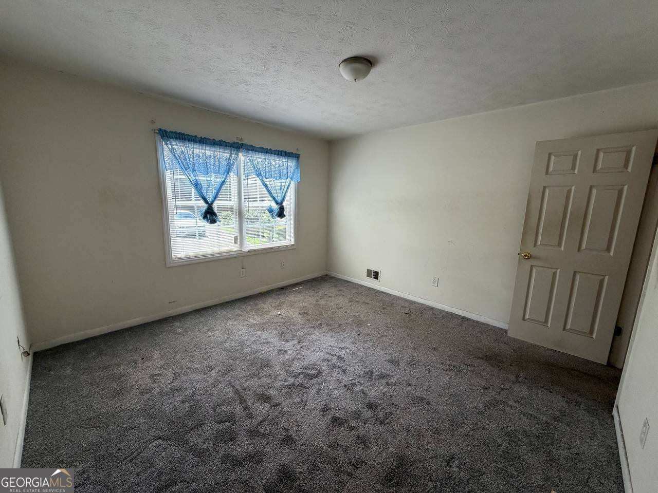 221 Lucan Way Property Photo 32