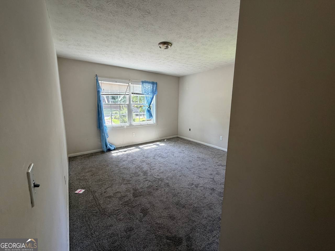 221 Lucan Way Property Photo 33