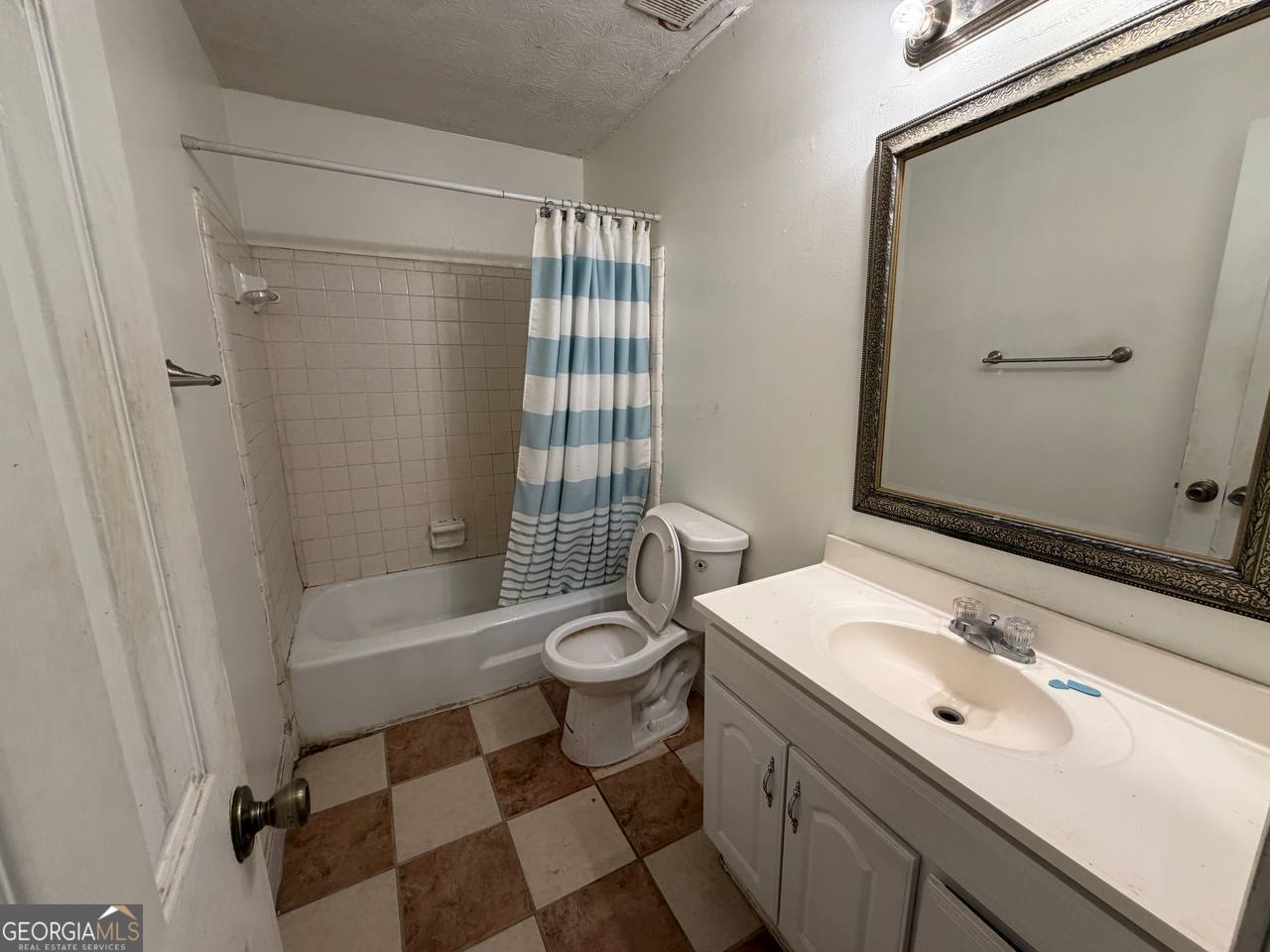 221 Lucan Way Property Photo 36