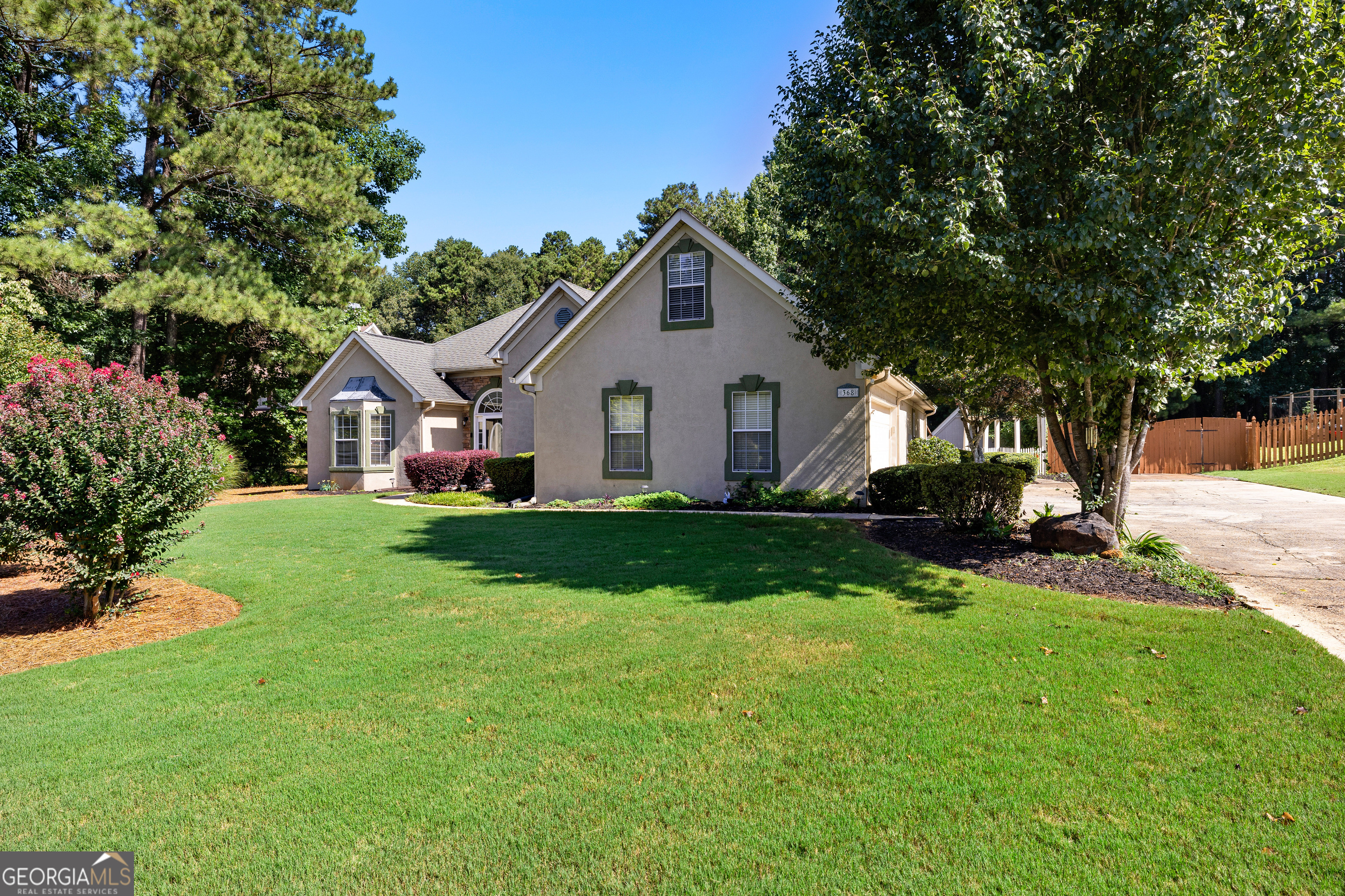 368 Crescent Drive Property Photo 1
