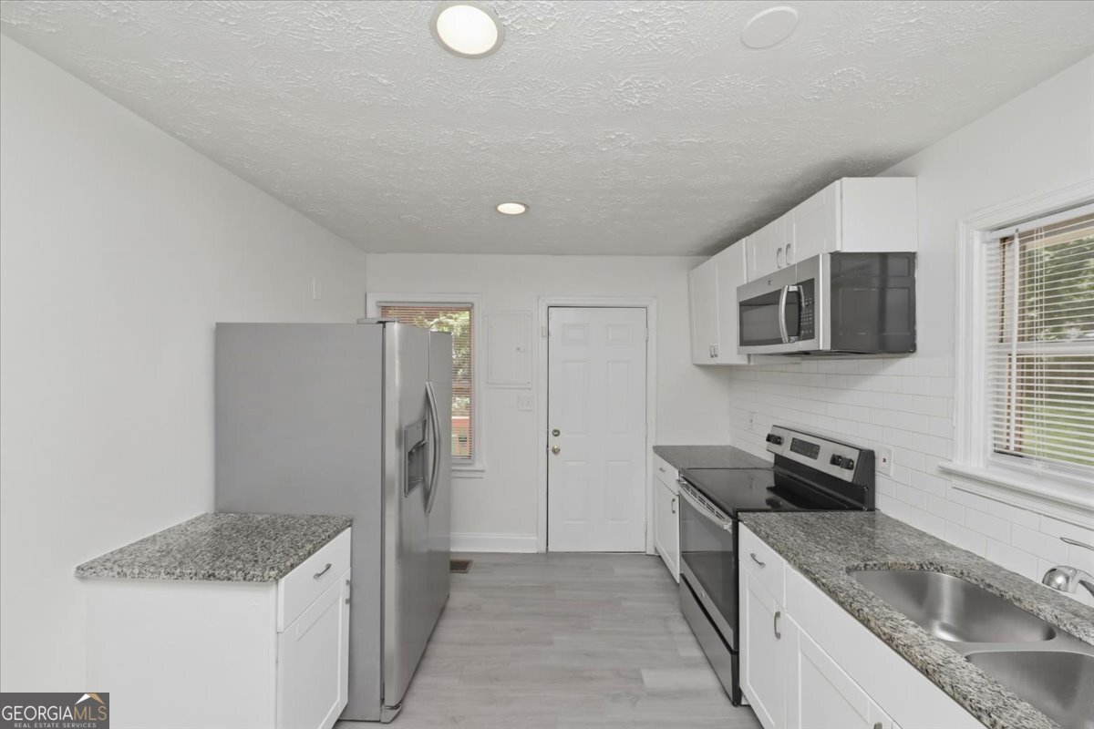 2153 Burroughs Avenue Se Property Photo 5