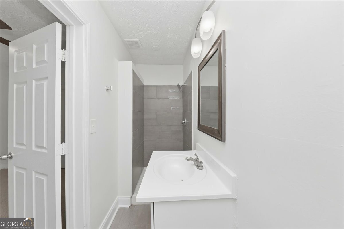 2153 Burroughs Avenue Se Property Photo 11