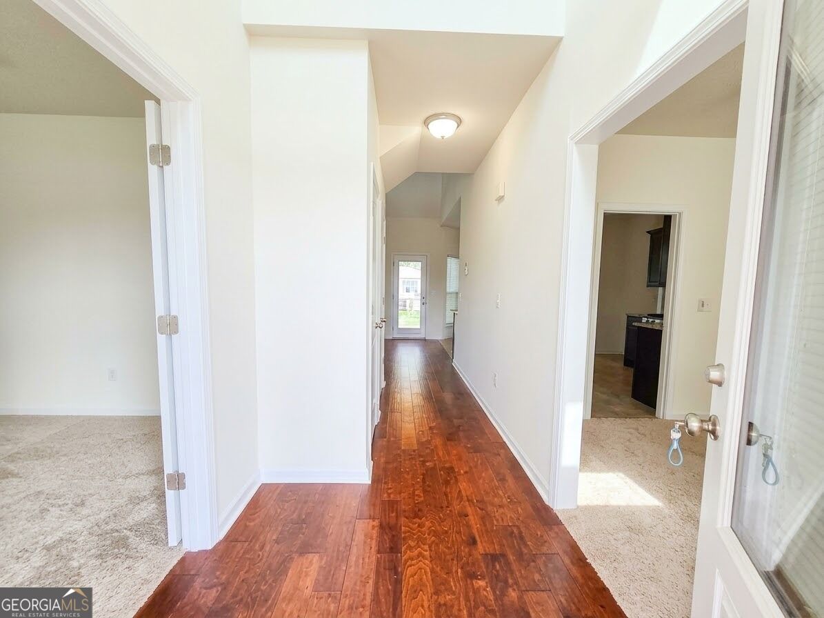 105 Boston Court Property Photo 4