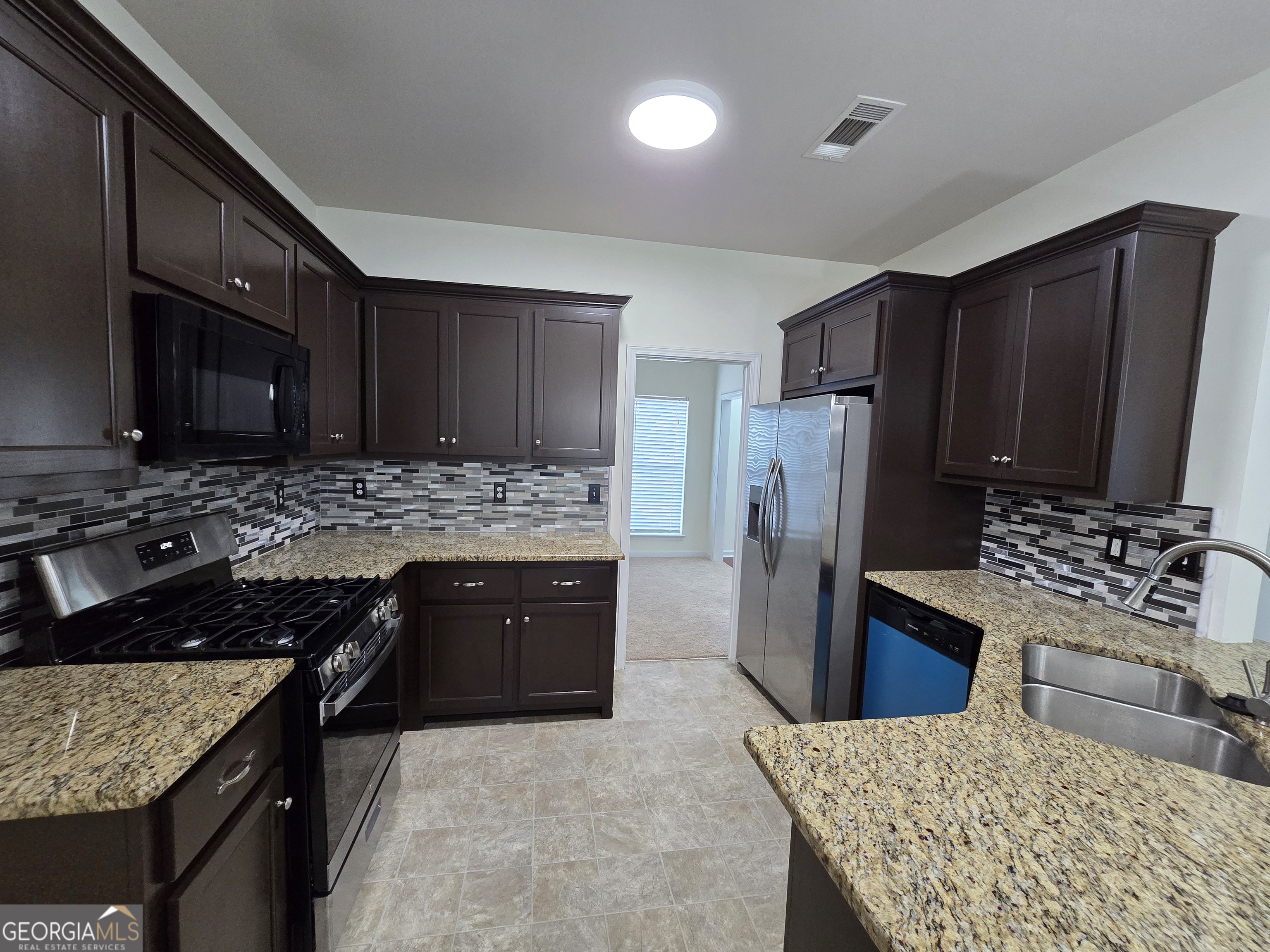 105 Boston Court Property Photo 7