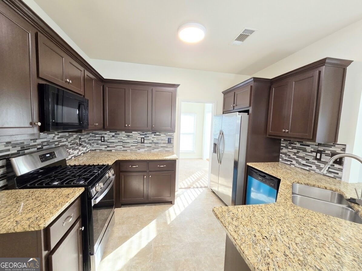 105 Boston Court Property Photo 8